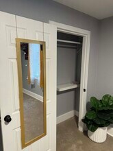 42 Gage St, Unit Renovated 3BR , 2nd floor in Augusta, ME - Foto de edificio - Building Photo