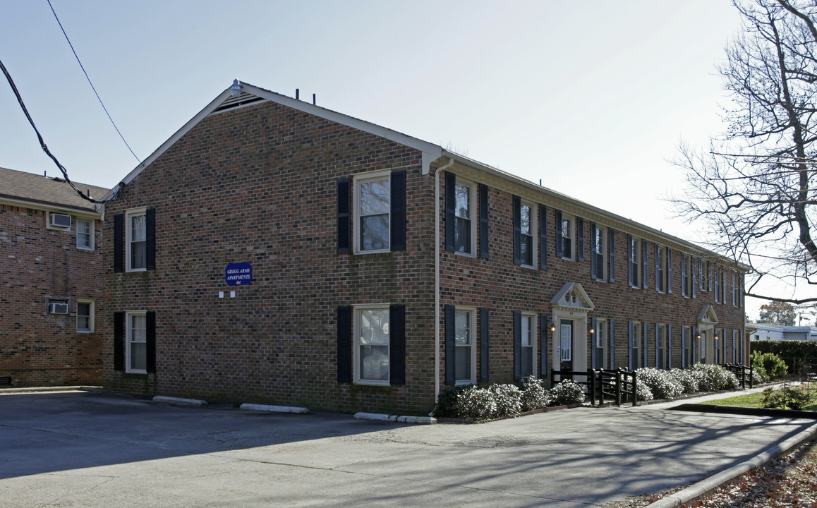 Gill Arms Apartment in Virginia Beach, VA - Building Photo