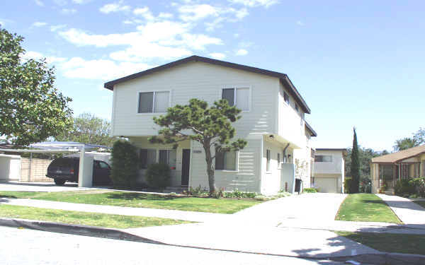 7100 Kittyhawk Ave in Los Angeles, CA - Building Photo