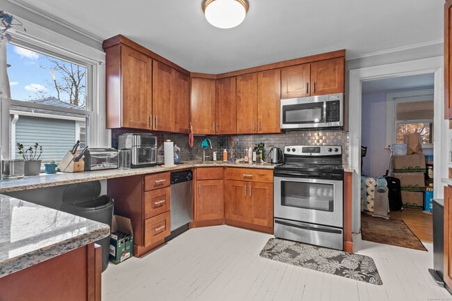 61 Lyon St in New Haven, CT - Building Photo - Building Photo