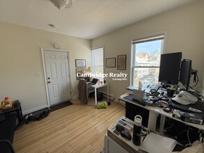 25 Granite St, Unit 3R in Somerville, MA - Building Photo - Building Photo