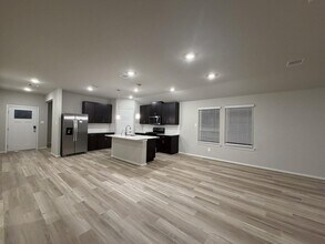 7722 Beaufort Ln in Mont Belvieu, TX - Building Photo - Building Photo