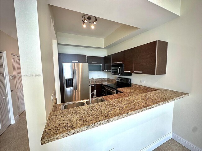 2525 SW 3rd Ave, Unit 705 in Miami, FL - Building Photo - Building Photo