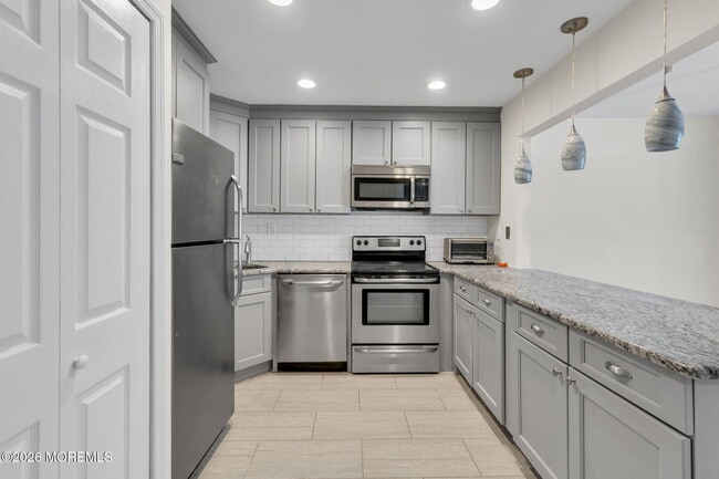 129 Amberly Dr in Englishtown, NJ - Building Photo - Building Photo