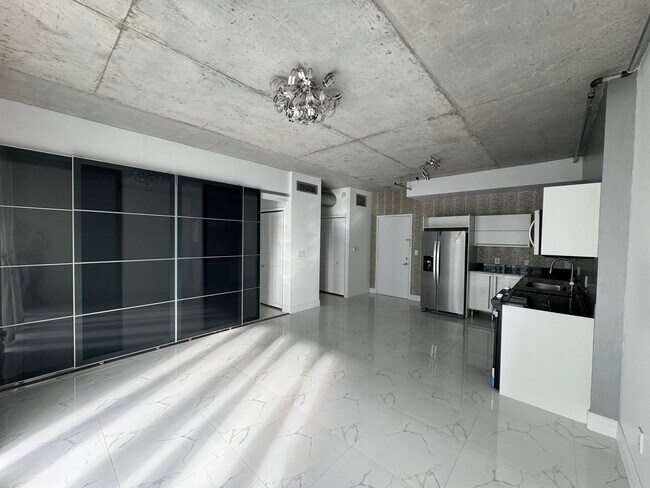 690 SW 1st Ave, Unit 2326 in Miami, FL - Foto de edificio - Building Photo