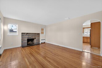 46 Bedford Ave in Westbury, NY - Building Photo - Building Photo