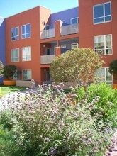 555 Bartlett St-Unit -311 in San Francisco, CA - Building Photo - Building Photo