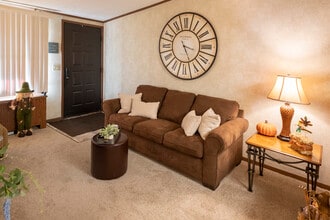 Brunswick Apartments in Woodhaven, MI - Foto de edificio - Building Photo