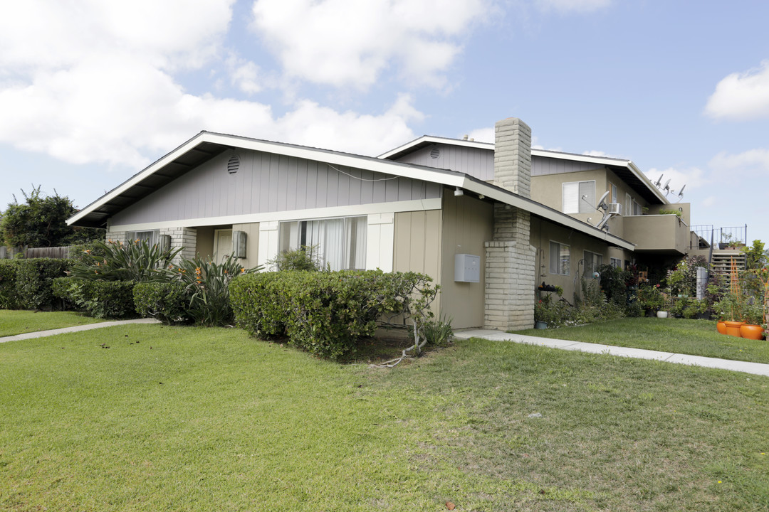 3103 Cassia Ave in Costa Mesa, CA - Building Photo