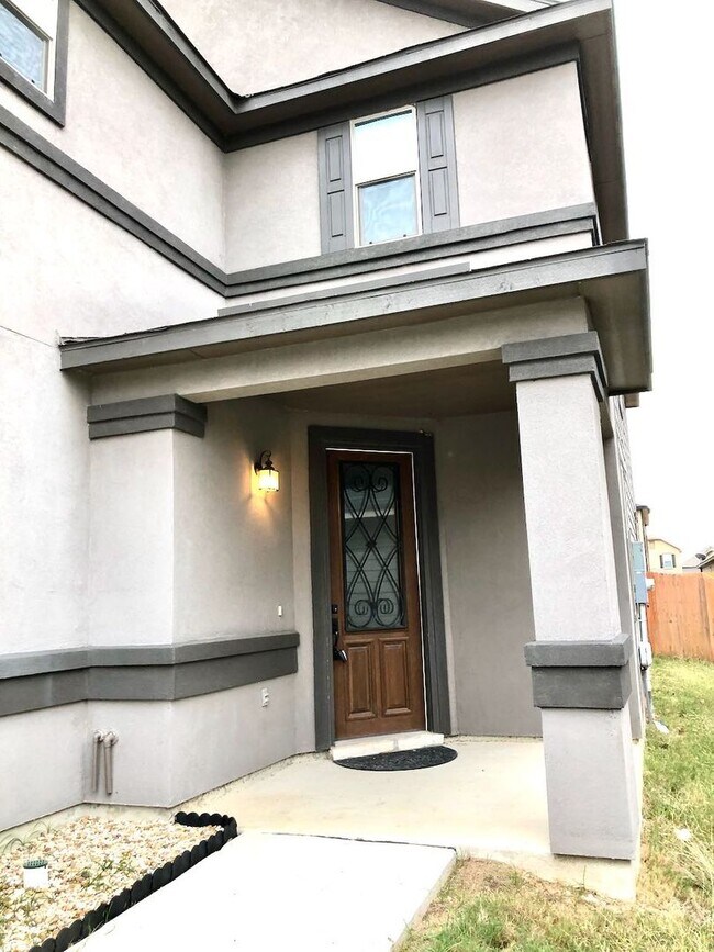 1988 Brandywine Dr in New Braunfels, TX - Foto de edificio - Building Photo