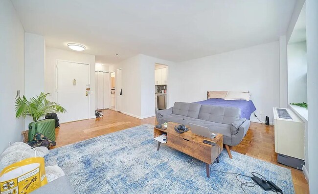 property at 337 W 43rd St