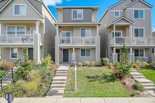 7687 NW Buckthorn Way in Portland, OR - Building Photo