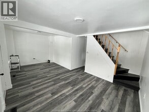 1063 Henry Ford Centre Dr in Windsor, ON - Foto de edificio - Building Photo