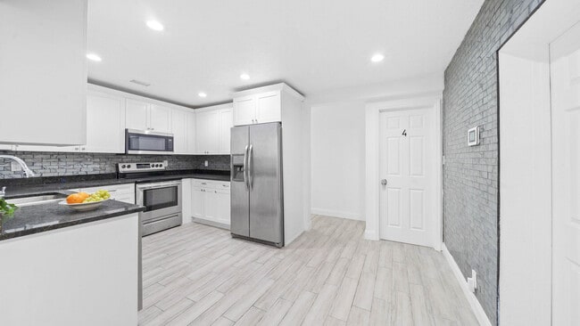 10906 N Oakleaf Ave in Tampa, FL - Building Photo - Building Photo