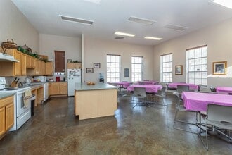 1600 W Clements St in Odessa, TX - Foto de edificio - Building Photo