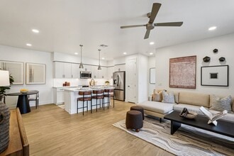 The Stately Avondale in Avondale, AZ - Foto de edificio - Building Photo