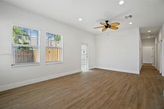 711 N L St in Lake Worth Beach, FL - Building Photo - Building Photo