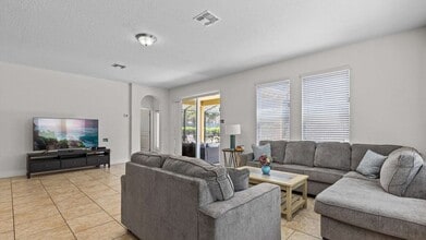 5266 Wildwood Wy in Davenport, FL - Foto de edificio - Building Photo