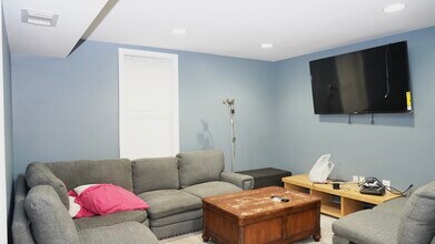 1516 Gridley Ln, Unit LL in Silver Spring, MD - Foto de edificio - Building Photo
