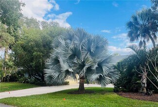 8 Kingston Ct in Stuart, FL - Building Photo - Building Photo