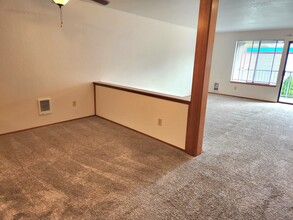 7214 6th Ave, Unit A in Tacoma, WA - Foto de edificio - Building Photo