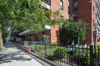 The Martinique in Elmhurst, NY - Building Photo - Building Photo