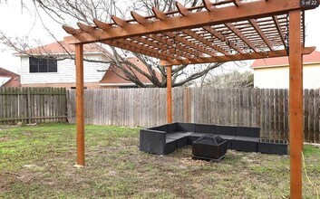 5811 Bear Lake Dr in San Antonio, TX - Building Photo - Building Photo