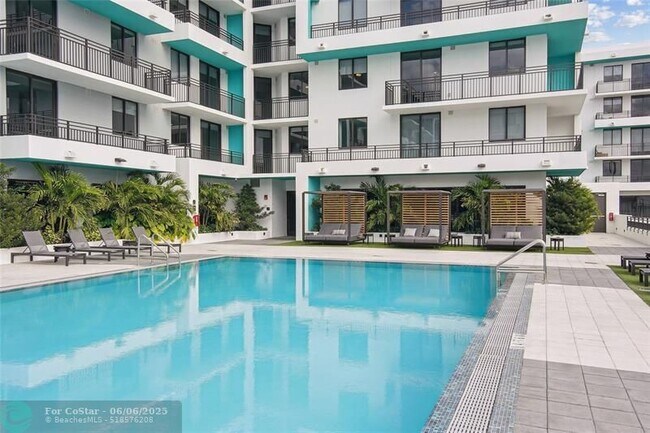 2001 Hollywood Blvd in Hollywood, FL - Building Photo - Building Photo