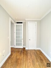 East 13th Street, Unit 3H in New York, NY - Foto de edificio - Building Photo