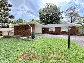 3831 Hermitage Dr in Memphis, TN - Building Photo