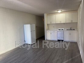 5122 Likini St in Honolulu, HI - Building Photo
