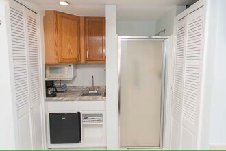 40 Townsend Ave, Unit 40 B in Boothbay Harbor, ME - Foto de edificio - Building Photo