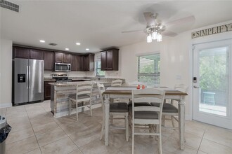 8825 52nd Ave E in Palmetto, FL - Foto de edificio - Building Photo