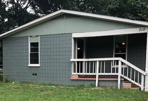 310 S Industrial St in Lindale, TX - Building Photo