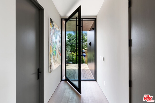 434 Flores St in Los Angeles, CA - Building Photo - Building Photo