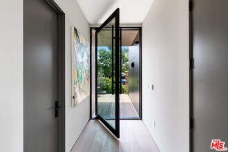 434 Flores St in Los Angeles, CA - Building Photo - Building Photo