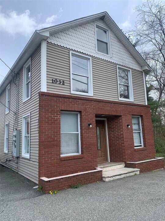 1032 NJ-17 in Tuxedo, NY - Building Photo