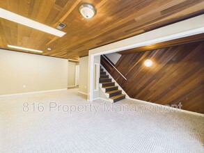 7162 Woodson Rd in Raytown, MO - Building Photo - Building Photo