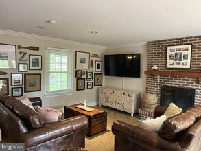 975 Wind Song Rd in West Chester, PA - Building Photo - Building Photo