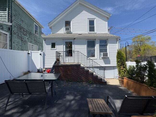 41 Sycamore St in Somerville, MA - Building Photo - Building Photo