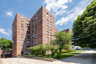 1075 Ocean Pky in Brooklyn, NY - Building Photo - Building Photo