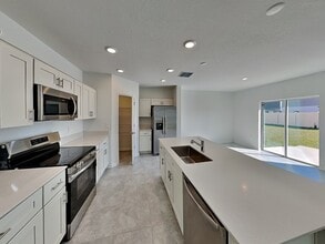 1338 Deepwater Cir, Unit 1000 Dumont A-103 in Eagle Lake, FL - Building Photo - Building Photo