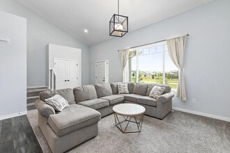 481 10th St in Waukee, IA - Foto de edificio - Building Photo