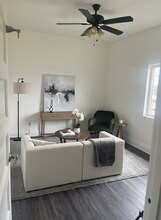 704 S Soto St in Los Angeles, CA - Foto de edificio - Building Photo