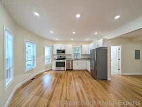 22 Holyoke Rd, Unit 1r in Somerville, MA - Foto de edificio - Building Photo