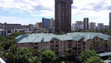 3009 Ala Makahala Plz, Unit 809 in Honolulu, HI - Building Photo - Building Photo