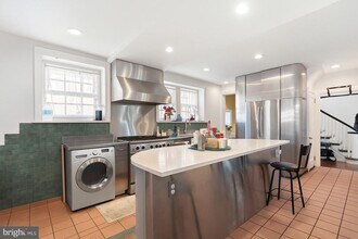 5046 W Nevada St in Philadelphia, PA - Building Photo - Building Photo