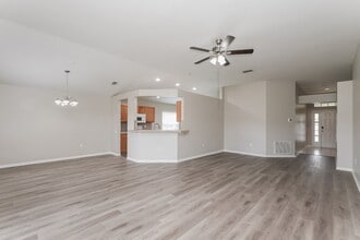 926 Summer Breeze Dr in Brandon, FL - Building Photo - Building Photo