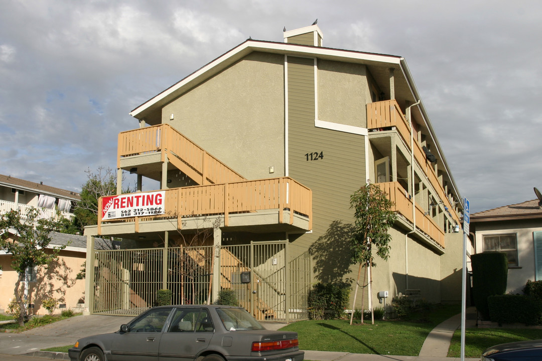 Avila Cove in Long Beach, CA - Building Photo