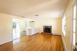 107 Norton St in Southington, CT - Building Photo - Building Photo